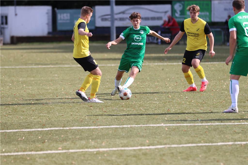 Erster Sieg, Derby-Remis und Niederlage: