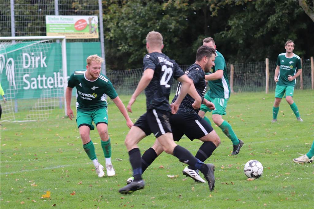 Erster Sieg, Derby-Remis und Niederlage: