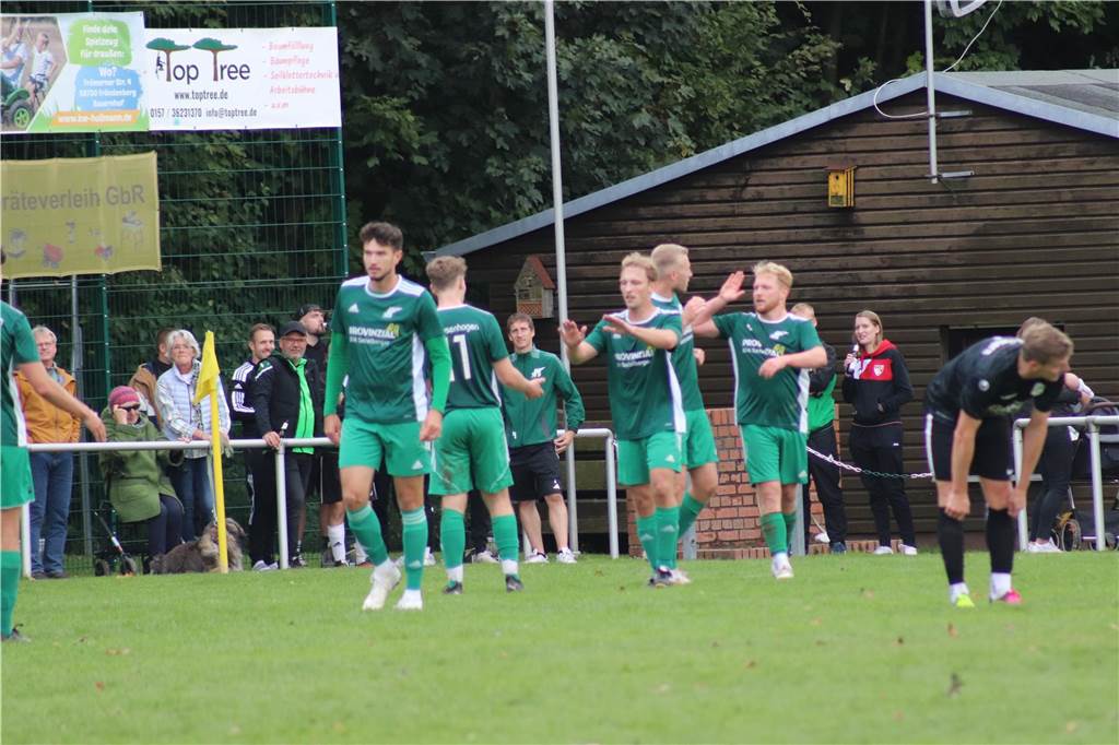 Erster Sieg, Derby-Remis und Niederlage: