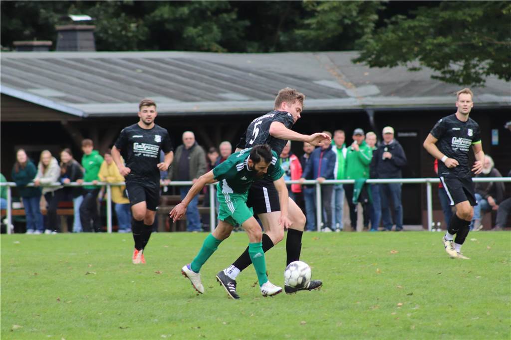 Erster Sieg, Derby-Remis und Niederlage: