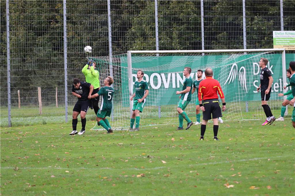 Erster Sieg, Derby-Remis und Niederlage: