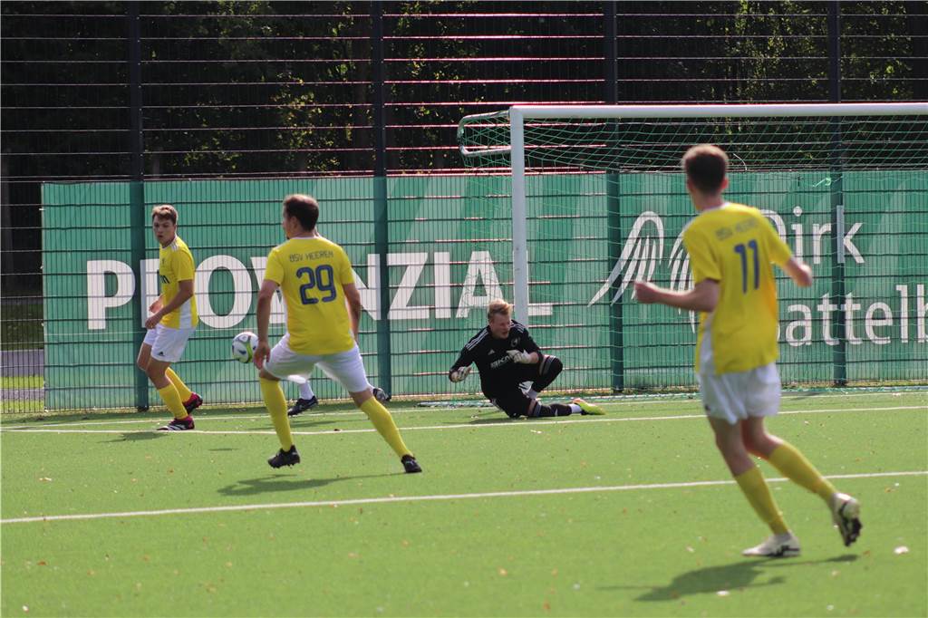 Erster Sieg, Derby-Remis und Niederlage: