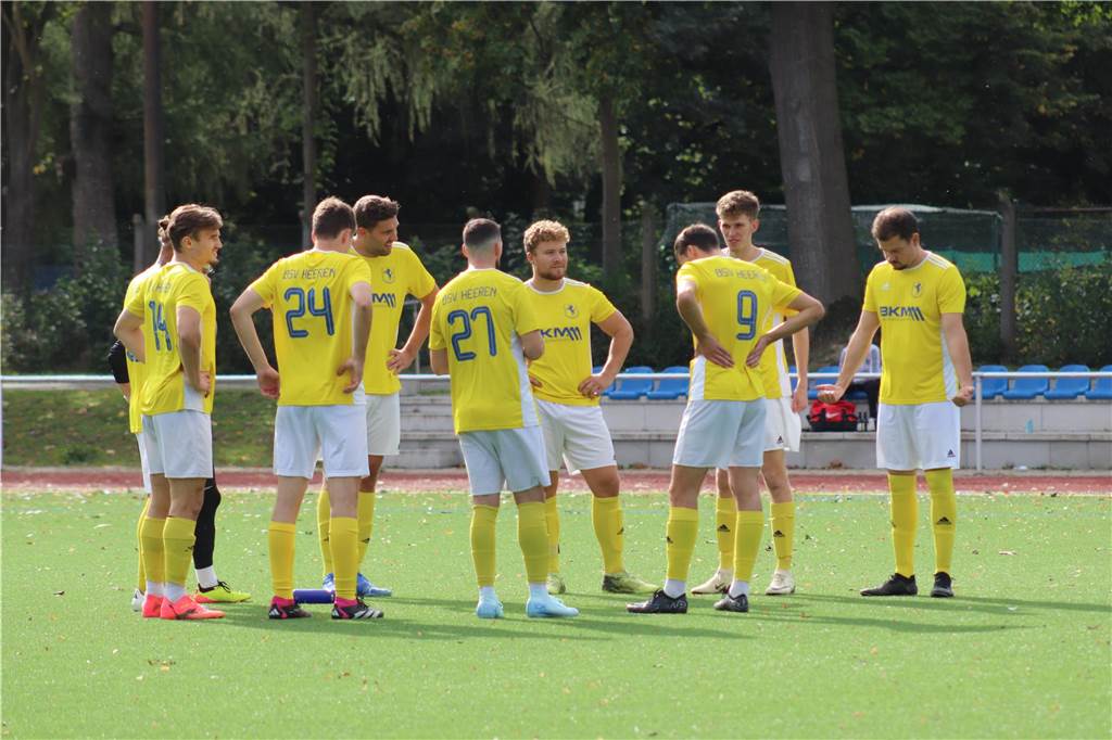 Erster Sieg, Derby-Remis und Niederlage: