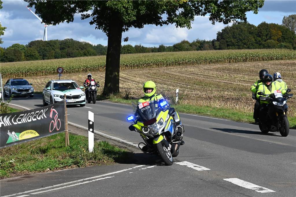 Auch in Dorsten warteten die Radsportfans auf die Profis. Das Radrennen Giro Münsterland streifte Lembeck. 