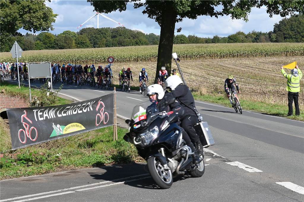 Auch in Dorsten warteten die Radsportfans auf die Profis. Das Radrennen Giro Münsterland streifte Lembeck. 