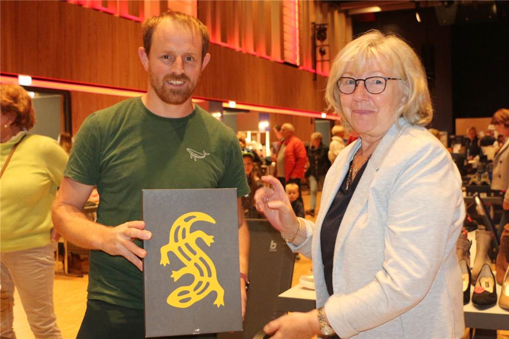 Lagerkehr(Ah)aus kommt an: Auf Schnäppchenjagd in der Stadthalle