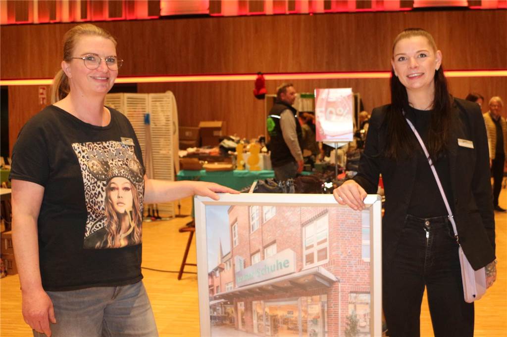 Lagerkehr(Ah)aus kommt an: Auf Schnäppchenjagd in der Stadthalle