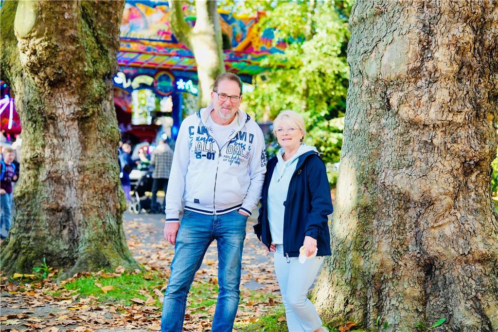 Strahlende Gesichter auf der Schwerter Herbstkirmes: Am Samstag zieht es viele in die City