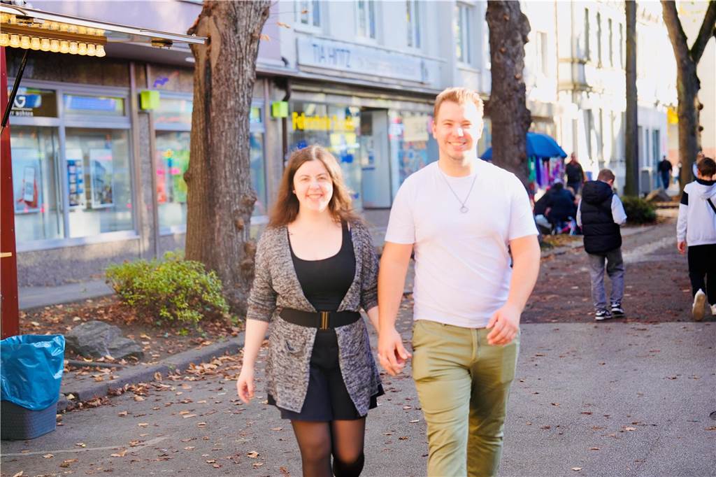 Strahlende Gesichter auf der Schwerter Herbstkirmes: Am Samstag zieht es viele in die City