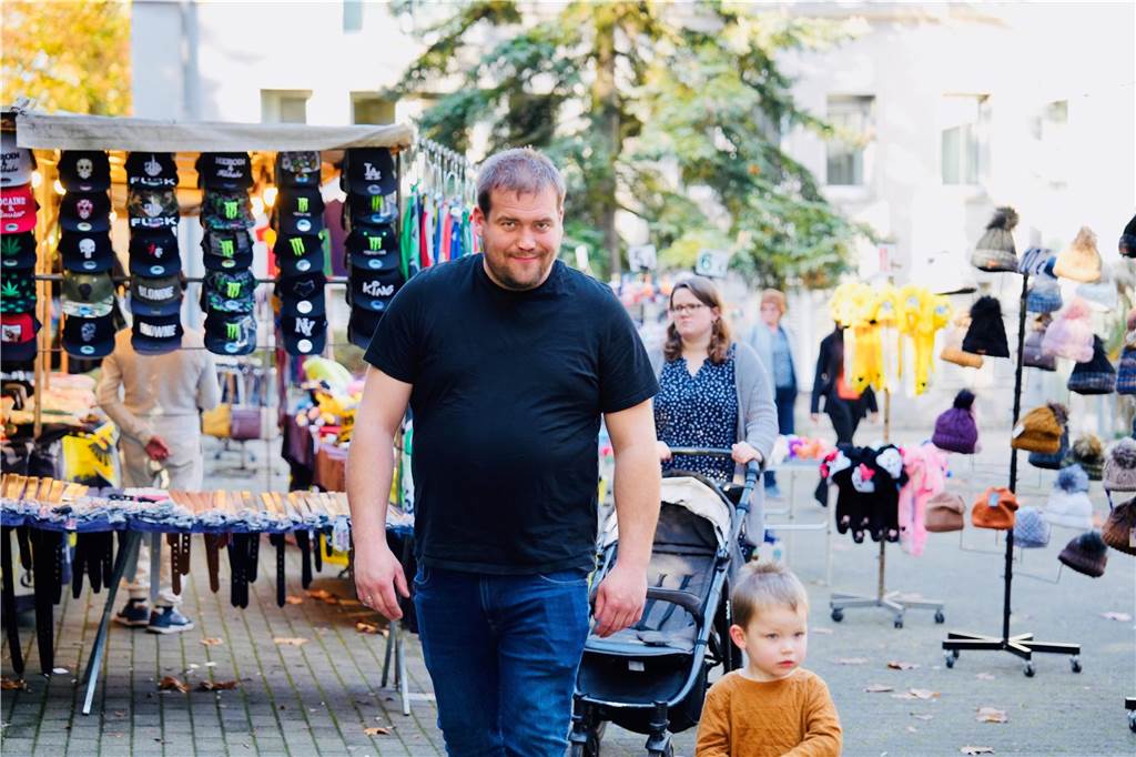 Strahlende Gesichter auf der Schwerter Herbstkirmes: Am Samstag zieht es viele in die City