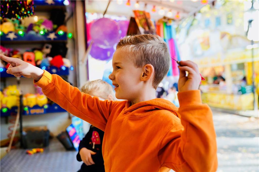 Strahlende Gesichter auf der Schwerter Herbstkirmes: Am Samstag zieht es viele in die City