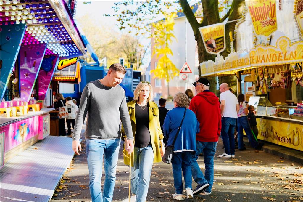 Strahlende Gesichter auf der Schwerter Herbstkirmes: Am Samstag zieht es viele in die City