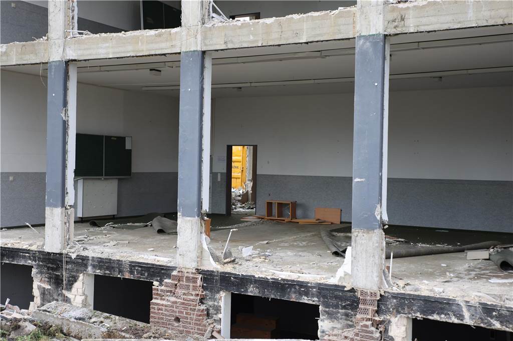Aus Geschichte wird Erinnerung: Abbruch der Hilgenbergschule gestartet