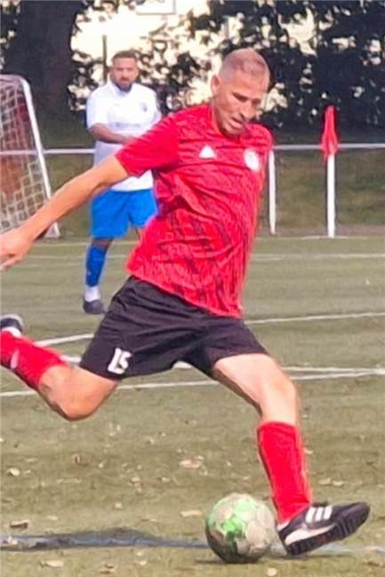 Der treffende Sportliche Leiter: Germania-Funktionär landet als Spieler einen Viererpack