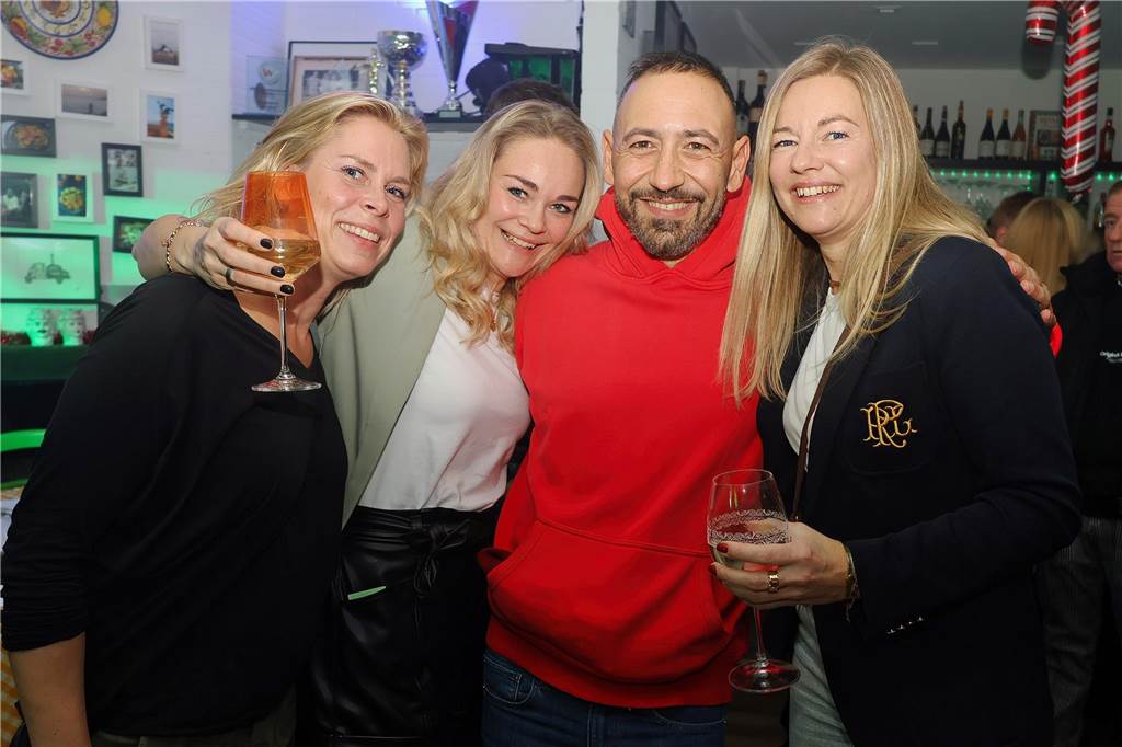 Woodhouse-Party in Dorsten: Nachtschwärmer feierten im Restaurant - die besten Bilder