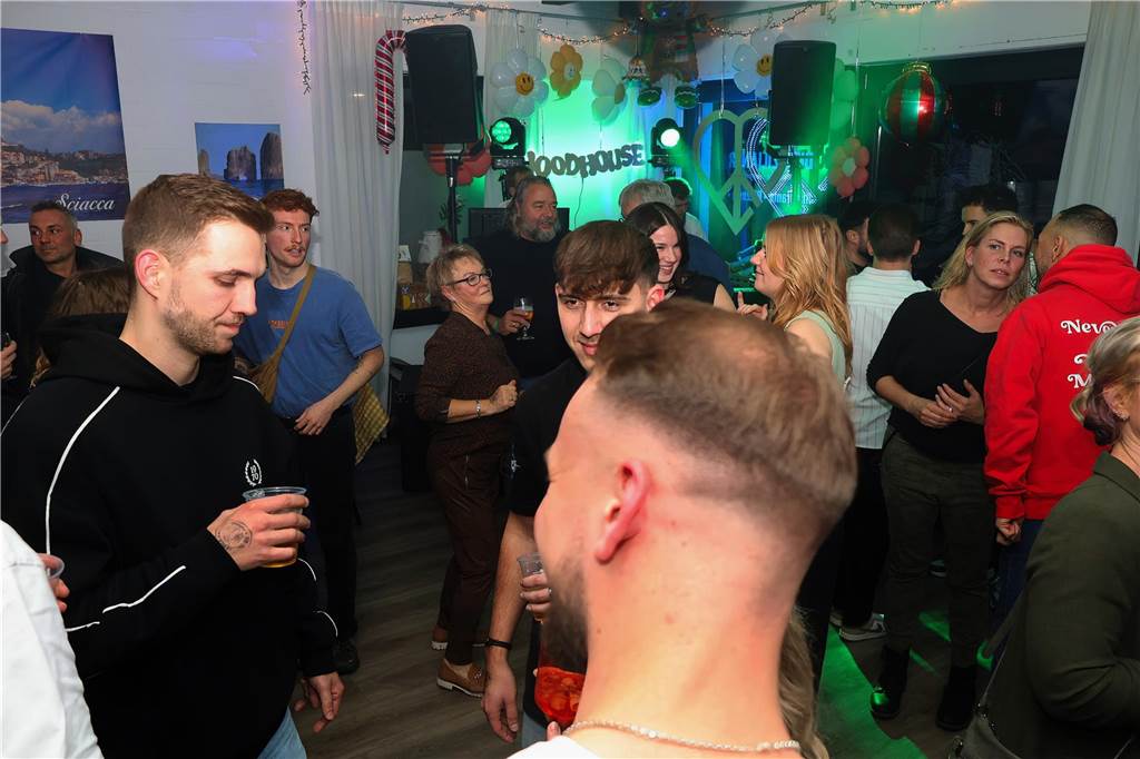 Woodhouse-Party in Dorsten: Nachtschwärmer feierten im Restaurant - die besten Bilder