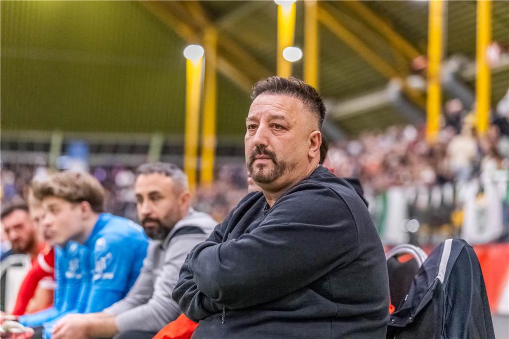 Kochende Stimmung in der Helmut-Körnig-Halle: Die besten Fotos vom ersten Endrundentag