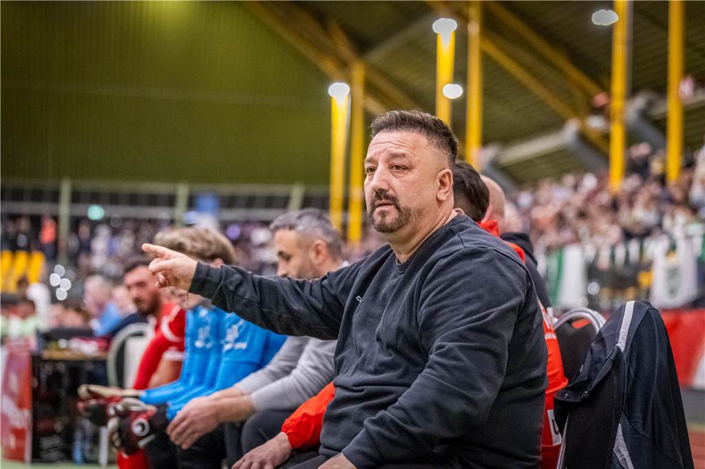 Kochende Stimmung in der Helmut-Körnig-Halle: Die besten Fotos vom ersten Endrundentag