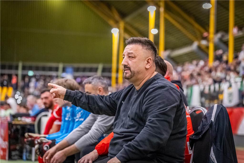 Kochende Stimmung in der Helmut-Körnig-Halle: Die besten Fotos vom ersten Endrundentag