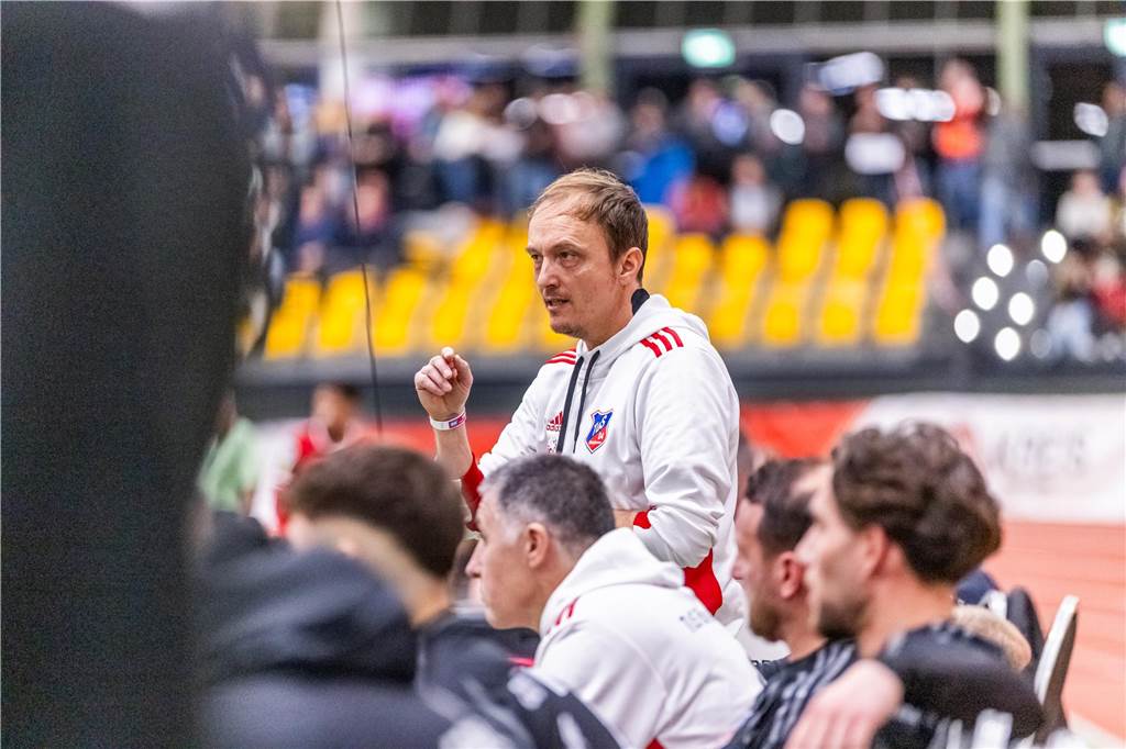 Kochende Stimmung in der Helmut-Körnig-Halle: Die besten Fotos vom ersten Endrundentag