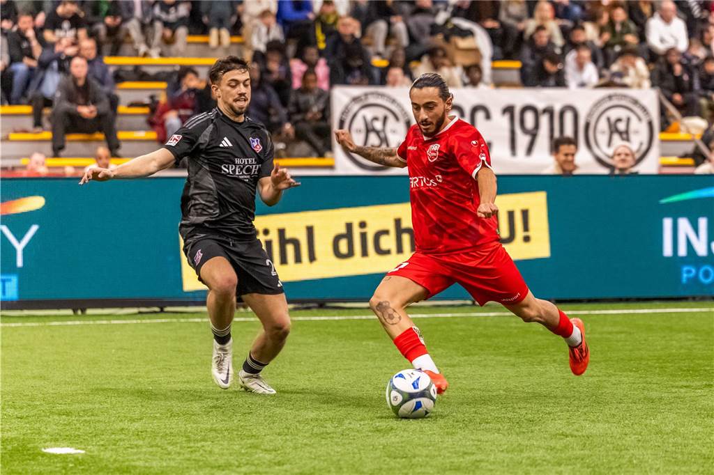 Kochende Stimmung in der Helmut-Körnig-Halle: Die besten Fotos vom ersten Endrundentag