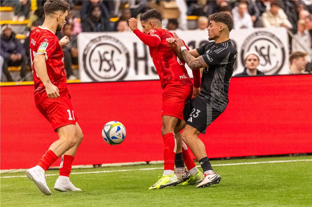 Kochende Stimmung in der Helmut-Körnig-Halle: Die besten Fotos vom ersten Endrundentag