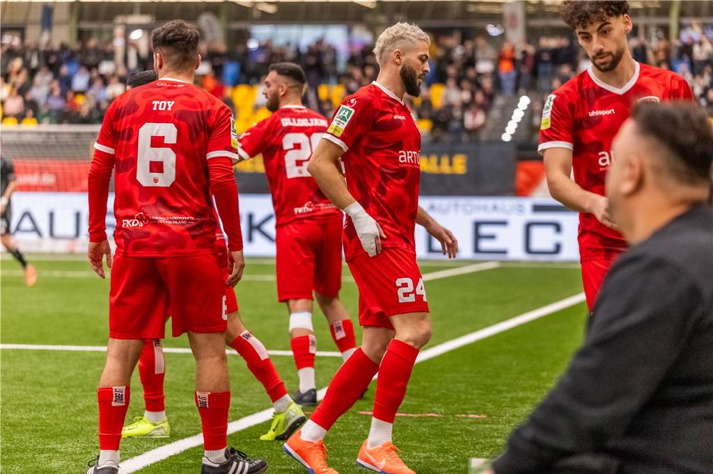 Kochende Stimmung in der Helmut-Körnig-Halle: Die besten Fotos vom ersten Endrundentag