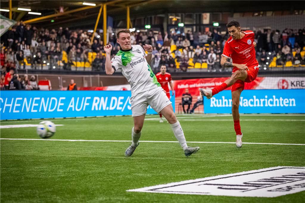 Kochende Stimmung in der Helmut-Körnig-Halle: Die besten Fotos vom ersten Endrundentag
