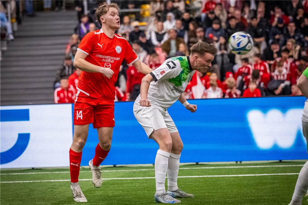 Kochende Stimmung in der Helmut-Körnig-Halle: Die besten Fotos vom ersten Endrundentag