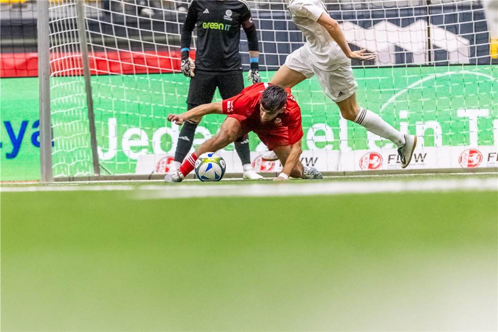 Kochende Stimmung in der Helmut-Körnig-Halle: Die besten Fotos vom ersten Endrundentag