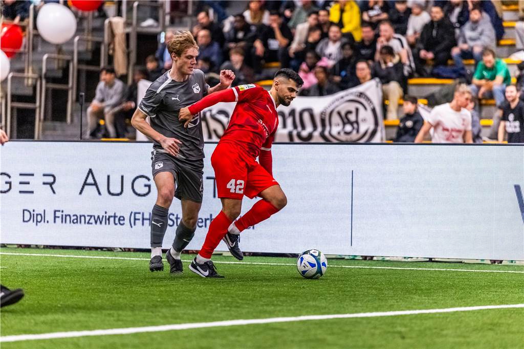 Kochende Stimmung in der Helmut-Körnig-Halle: Die besten Fotos vom ersten Endrundentag