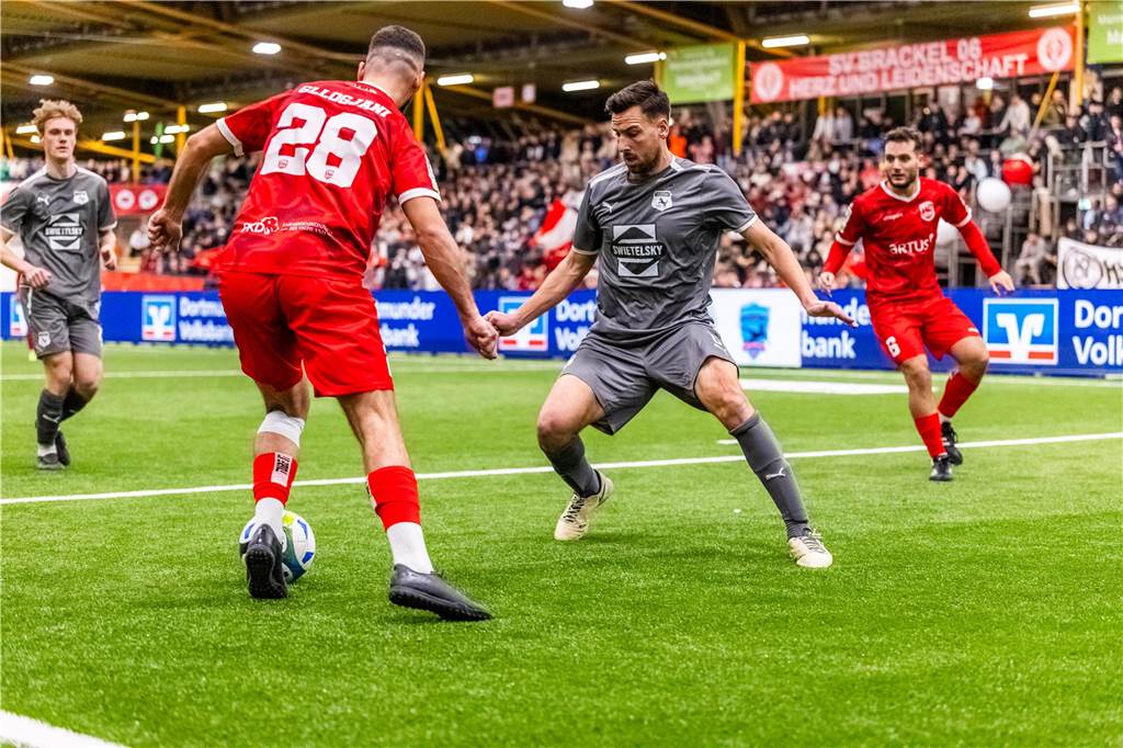 Kochende Stimmung in der Helmut-Körnig-Halle: Die besten Fotos vom ersten Endrundentag