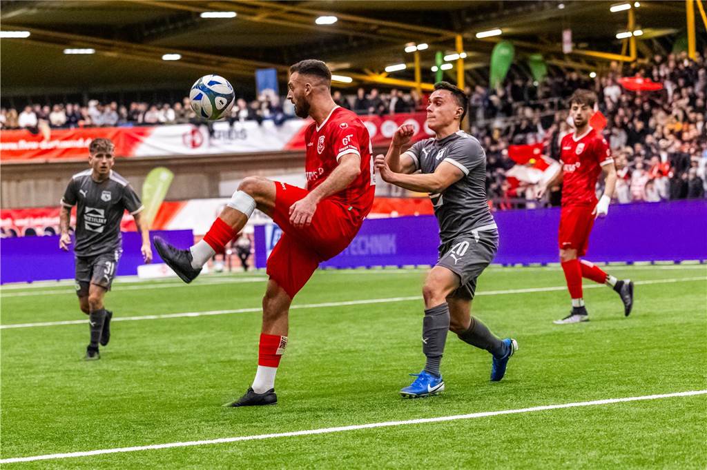 Kochende Stimmung in der Helmut-Körnig-Halle: Die besten Fotos vom ersten Endrundentag