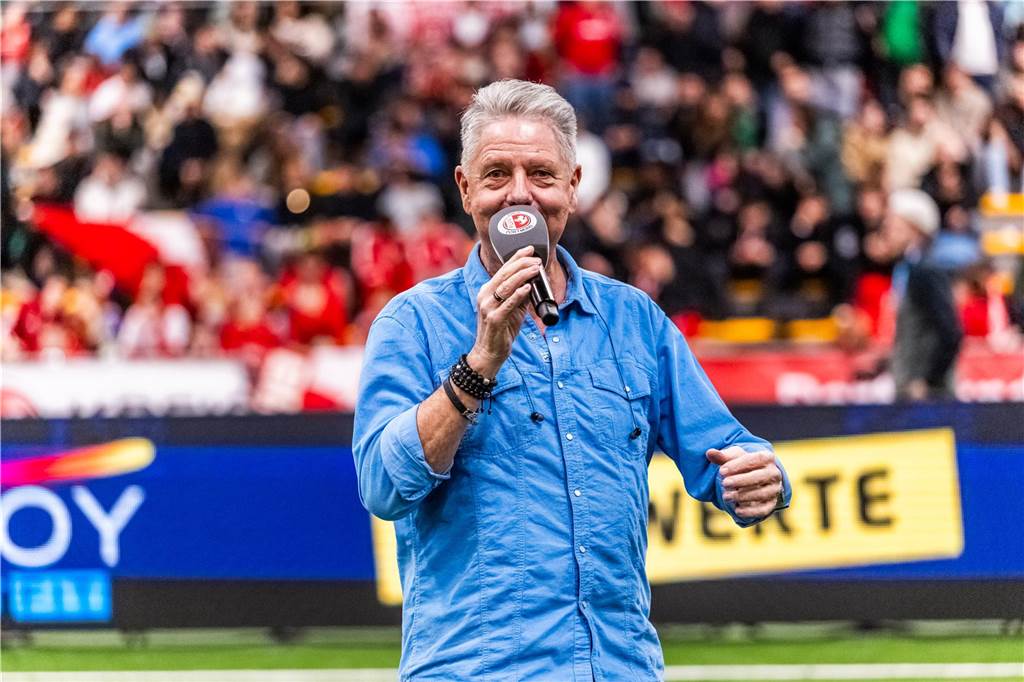 Kochende Stimmung in der Helmut-Körnig-Halle: Die besten Fotos vom ersten Endrundentag