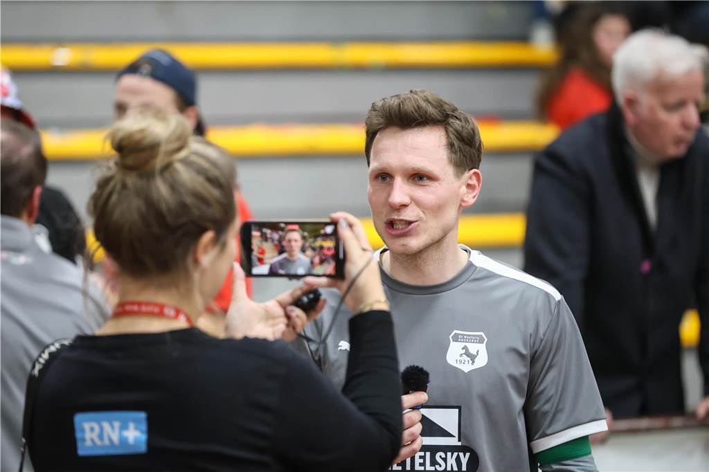 Kochende Stimmung in der Helmut-Körnig-Halle: Die besten Fotos vom ersten Endrundentag