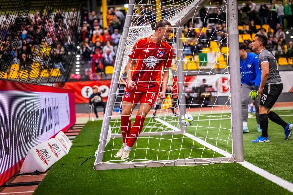 Kochende Stimmung in der Helmut-Körnig-Halle: Die besten Fotos vom ersten Endrundentag
