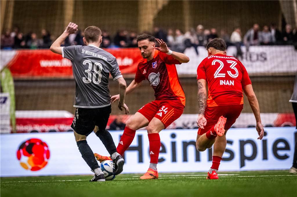 Kochende Stimmung in der Helmut-Körnig-Halle: Die besten Fotos vom ersten Endrundentag