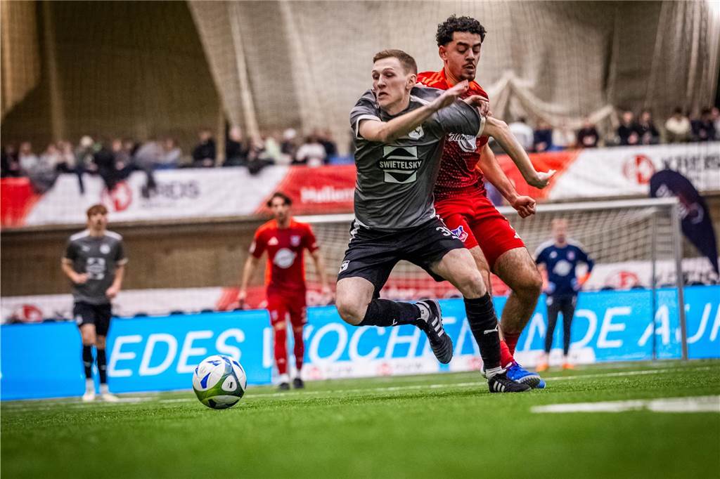 Kochende Stimmung in der Helmut-Körnig-Halle: Die besten Fotos vom ersten Endrundentag
