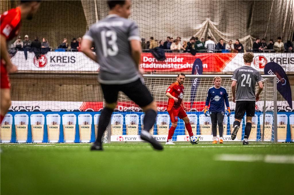 Kochende Stimmung in der Helmut-Körnig-Halle: Die besten Fotos vom ersten Endrundentag