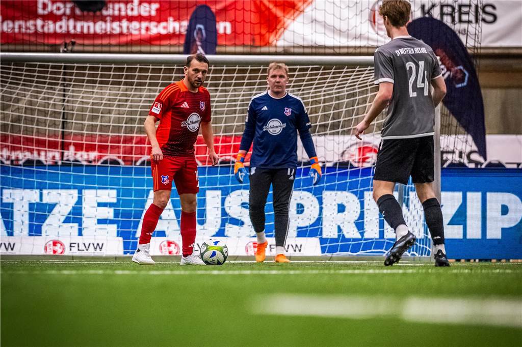 Kochende Stimmung in der Helmut-Körnig-Halle: Die besten Fotos vom ersten Endrundentag