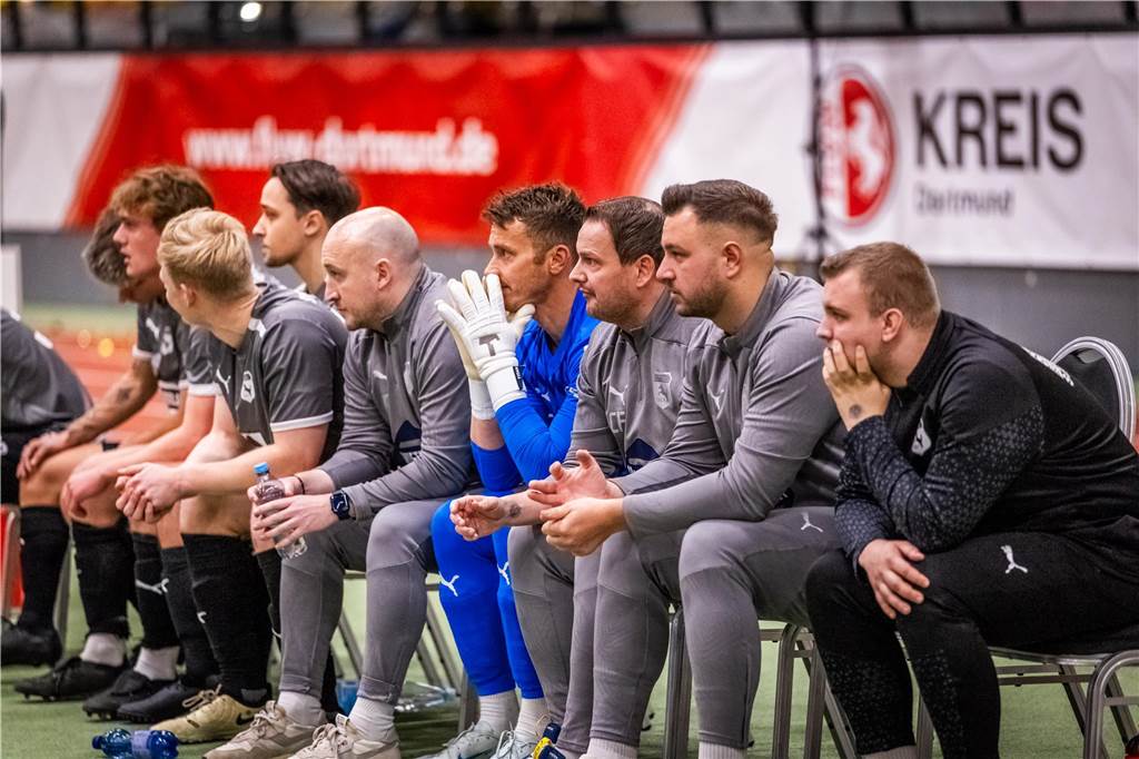Kochende Stimmung in der Helmut-Körnig-Halle: Die besten Fotos vom ersten Endrundentag