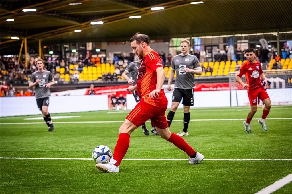 Kochende Stimmung in der Helmut-Körnig-Halle: Die besten Fotos vom ersten Endrundentag