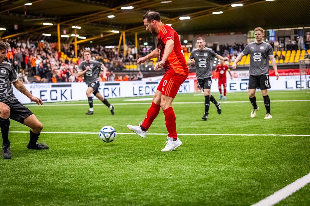Kochende Stimmung in der Helmut-Körnig-Halle: Die besten Fotos vom ersten Endrundentag