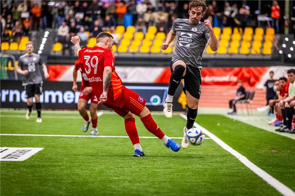 Kochende Stimmung in der Helmut-Körnig-Halle: Die besten Fotos vom ersten Endrundentag