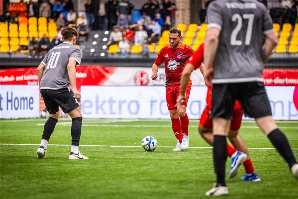 Kochende Stimmung in der Helmut-Körnig-Halle: Die besten Fotos vom ersten Endrundentag