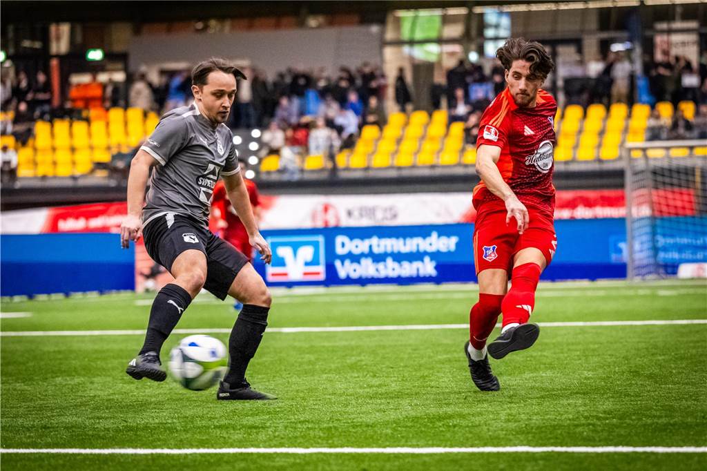 Kochende Stimmung in der Helmut-Körnig-Halle: Die besten Fotos vom ersten Endrundentag