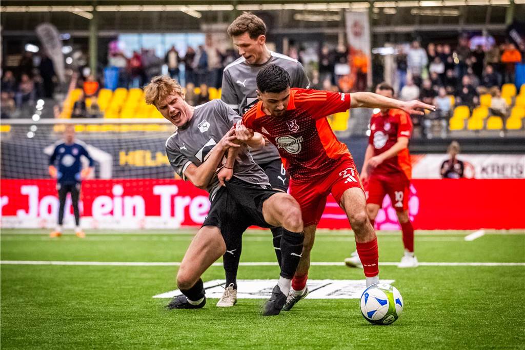 Kochende Stimmung in der Helmut-Körnig-Halle: Die besten Fotos vom ersten Endrundentag