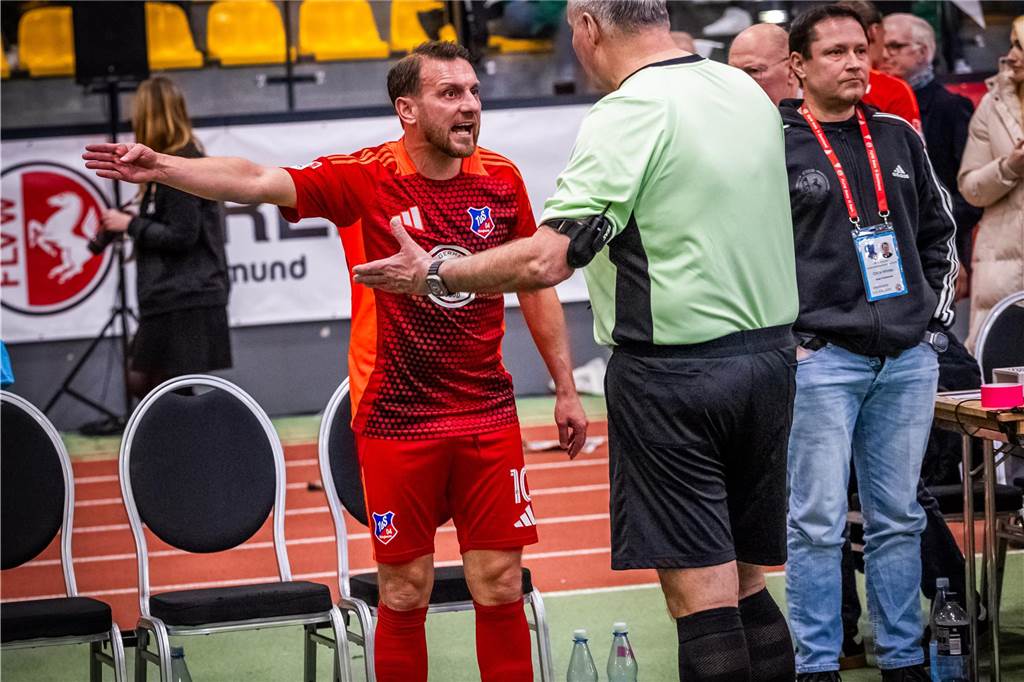 Kochende Stimmung in der Helmut-Körnig-Halle: Die besten Fotos vom ersten Endrundentag