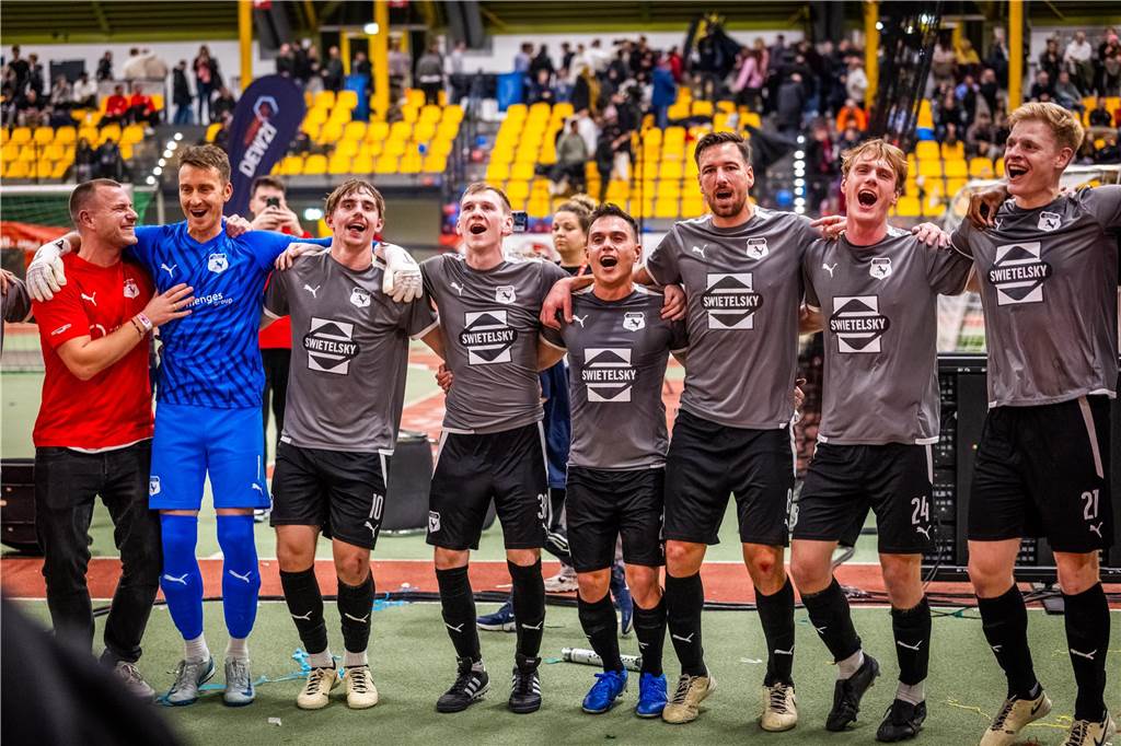 Kochende Stimmung in der Helmut-Körnig-Halle: Die besten Fotos vom ersten Endrundentag