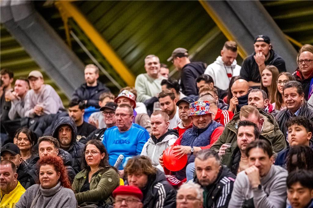 Kochende Stimmung in der Helmut-Körnig-Halle: Die besten Fotos vom ersten Endrundentag
